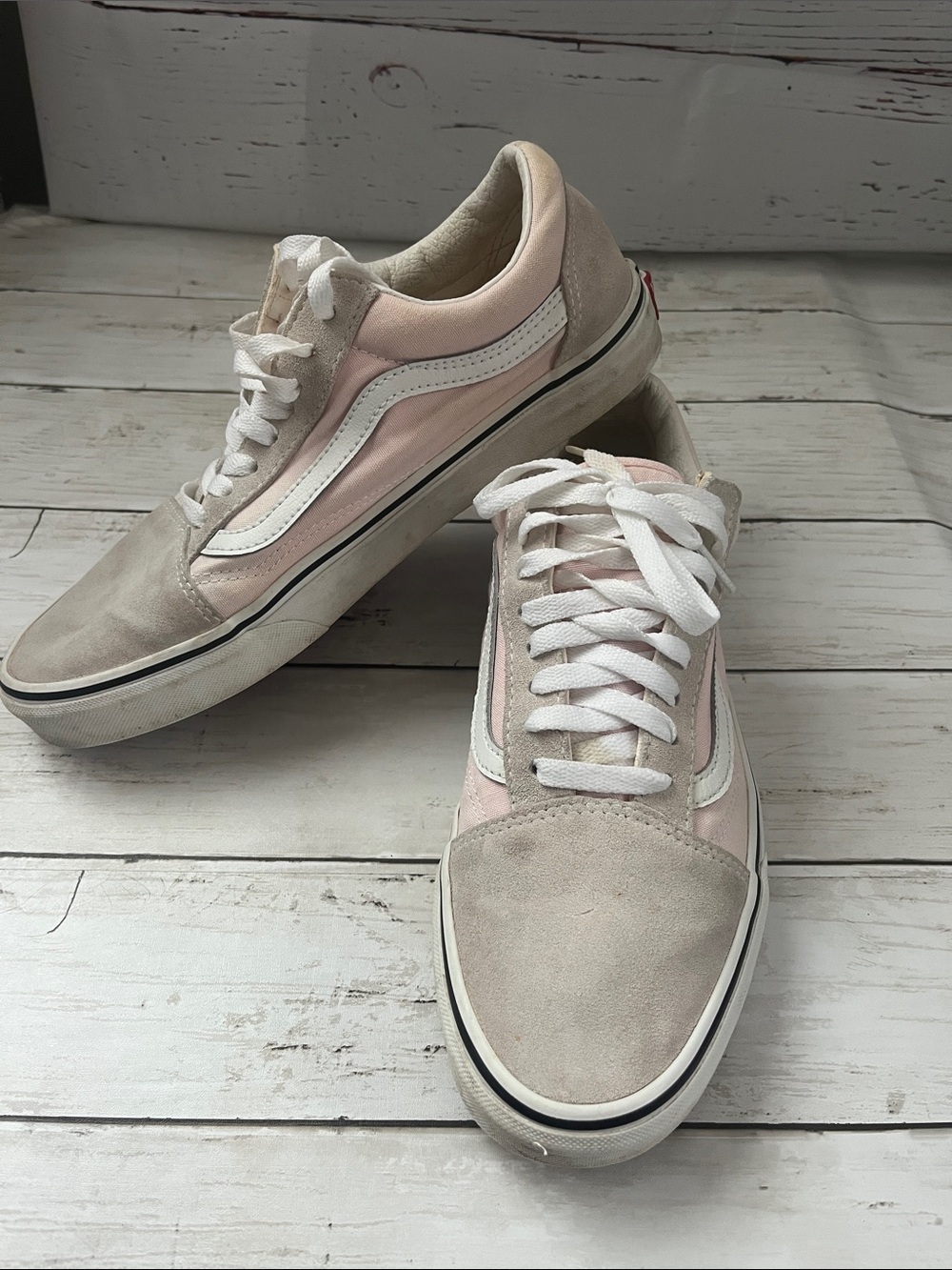 Vans Low-Top Sneakers in Light Pink & Taupe Suede